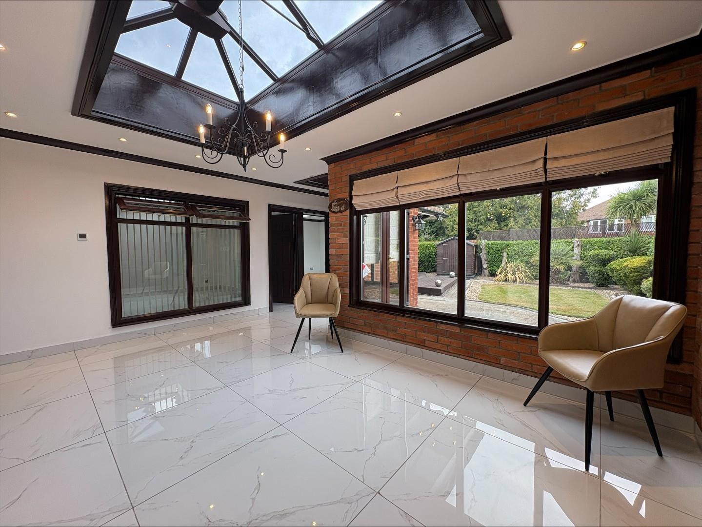 Edgwarebury Lane, HA8, Edgware
